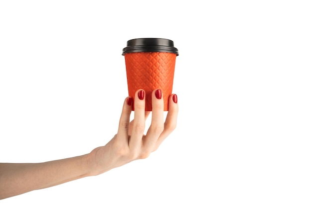 Woman39s mano sosteniendo una taza de café de papel rojo para llevar Bebida inicio del día concepto de mañana