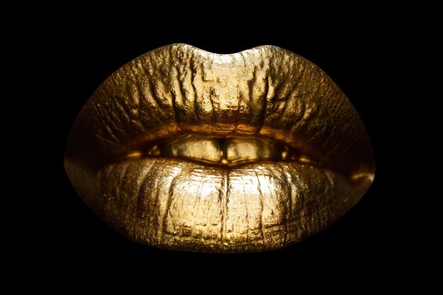 Womans goldene Lippen Nahaufnahme isolierten Hintergrund Gold sexy Mund Goldener Glanz Lippenstift