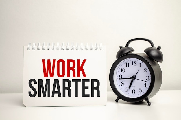 WORK SMARTER Wörter mit Uhr mit Notizbuch