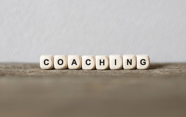 Wort COACHING gemacht mit Holzbausteinen, Archivbild