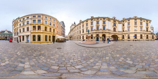 WROCLAW POLÔNIA SETEMBRO DE 2018 Panorama de visão de ângulo de 360 graus sem costura completa na rua medieval local da antiga cidade turística em projeção equirretangular pronta para VR AR Conteúdo de realidade virtual