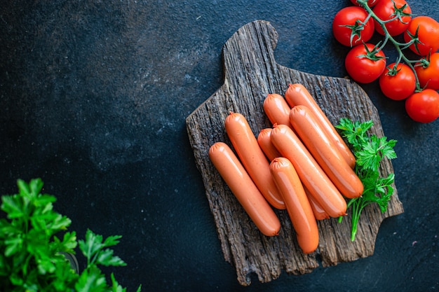 Würstchen pflanzliches Eiweiß Seitan fleischloser Weizen klassischer Geschmack vegetarischer oder veganer Snack essfertig