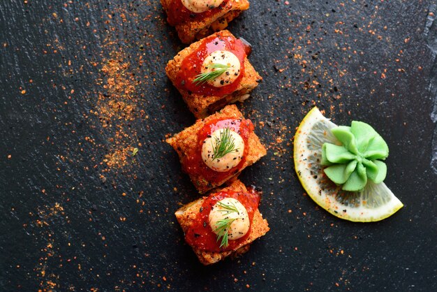 Würzige Brötchen mit Zitrone und Wasabi