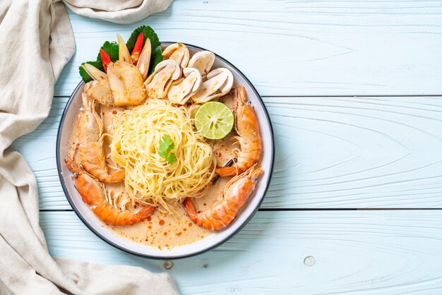 würzige Garnelen-Spaghetti-Nudeln (Tom Yum Goong)