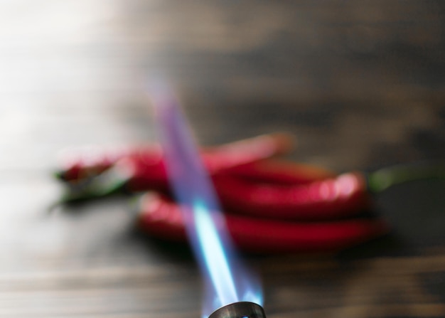 Würzige rote scharfe Chilischote mit Feuer