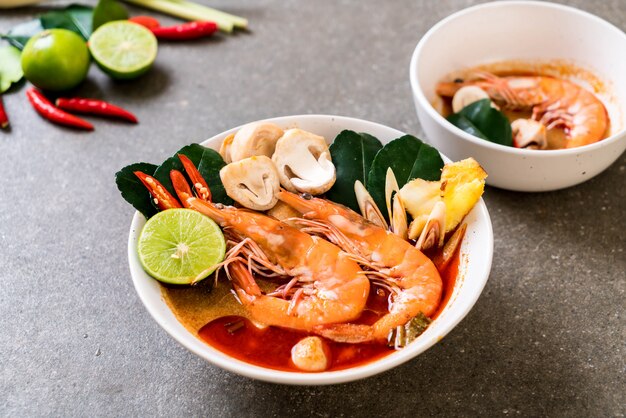 Würzige saure Suppe Tom Yum Goongs