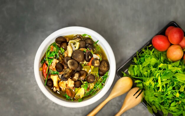 Würziger Curry des Mischpilzes