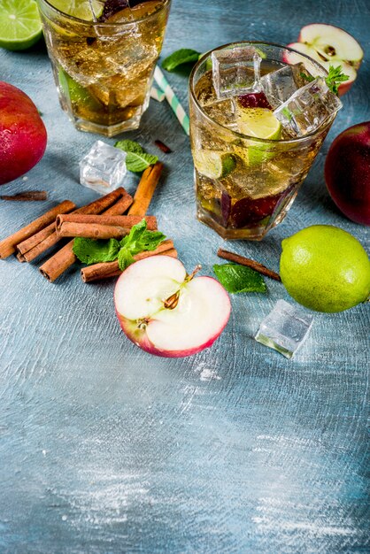 Würziger Zimtapfel-Eistee oder Limonadencocktail, Sommererfrischungsgetränk