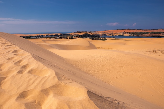 Wüste und Streifen in Mui Ne, Vietnam