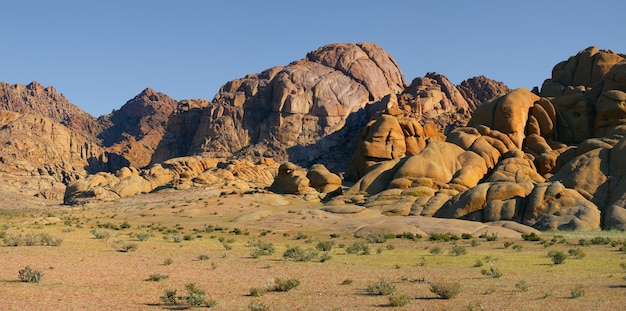 Wüstenlandschaften der Mongolei, rote Felsen