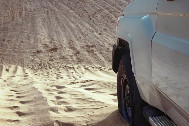 Wüstensafari-Geländewagen mitten in der Sahara-Wüste Tunesien