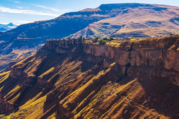 Wunderschöne Berglandschaft an einem sonnigen Tag