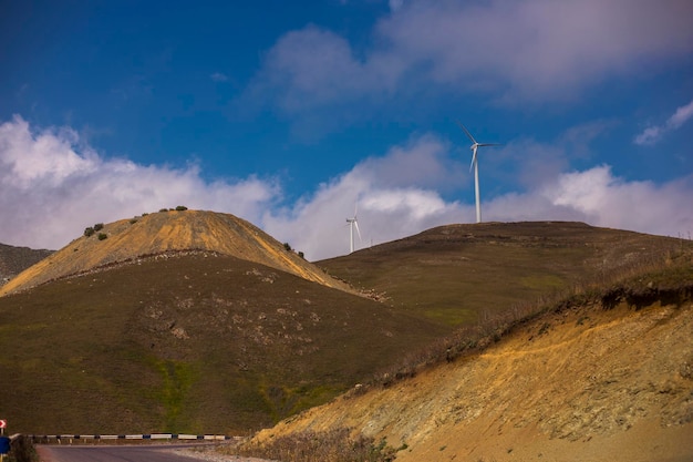 wunderschöne Berglandschaft und Straße