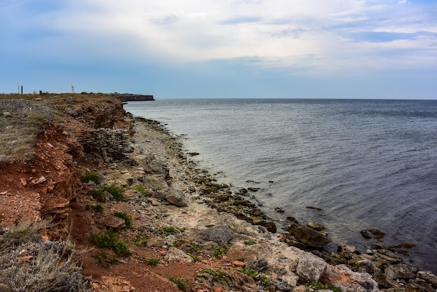 Wunderschöne Landschaft des Schwarzen Meeres in der Nähe von Kap Chersonesos auf der Krim