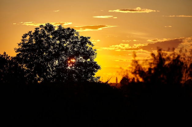 Wunderschöne Landschaft in Norditalien bei Sonnenuntergang