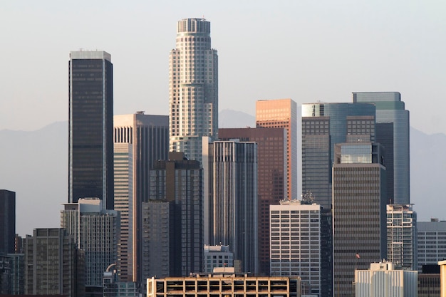 Wunderschöne Luftaufnahme der Skyline von Los Angeles bei Sonnenuntergang, Kalifornien, USA