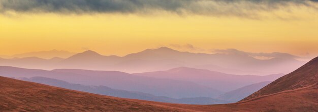 Wunderschöne Naturlandschaften in den Karpaten