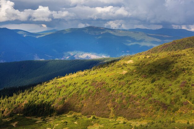 Wunderschöne Naturlandschaften in den Karpaten