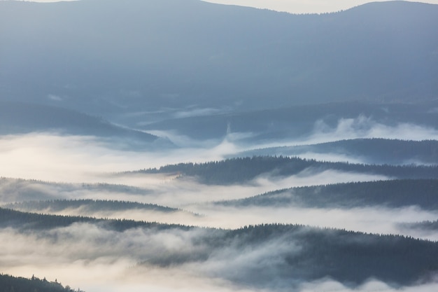 Wunderschöne Naturlandschaften in den Karpaten