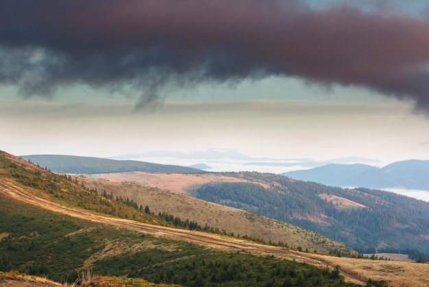 Wunderschöne Naturlandschaften in den Karpaten