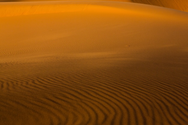 Wunderschöne Sanddünen in der Sahara in Marokko