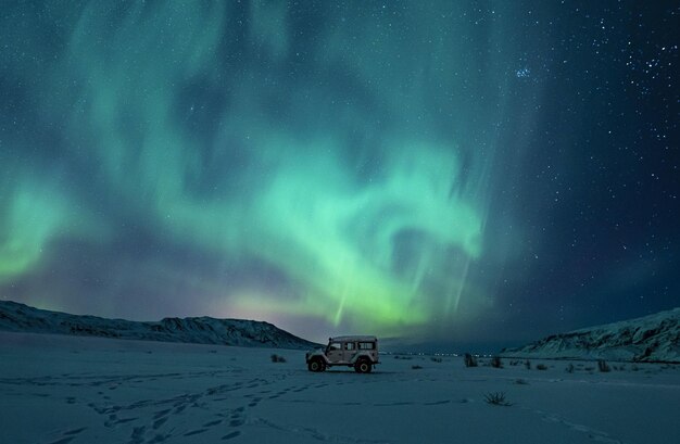 Wunderschöne Urlaubsnatur, erstaunliches Winterhimmel-Landschaftsreiseabenteuer