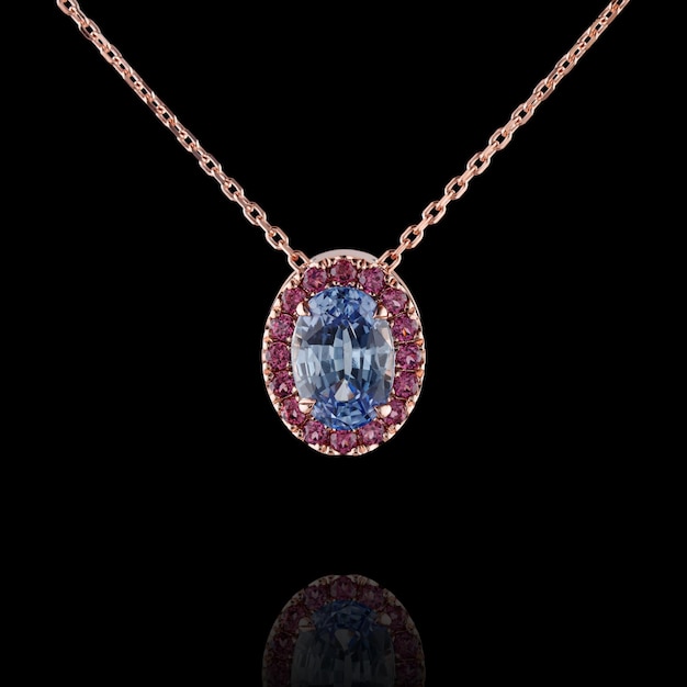 Wunderschöner rotgoldener Anhänger mit Diamanten und Saphirkette auf schwarzem Hintergrund