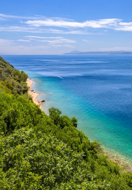 Wunderschönes Meer im griechischen Kurort auf der Insel Euböa Euböa in der Ägäis in Griechenland