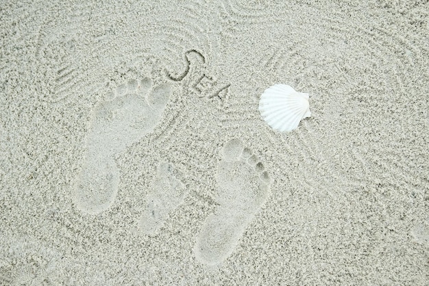 wunderschönes Muster auf dem Meer, Sand auf dem Hintergrund der Natur