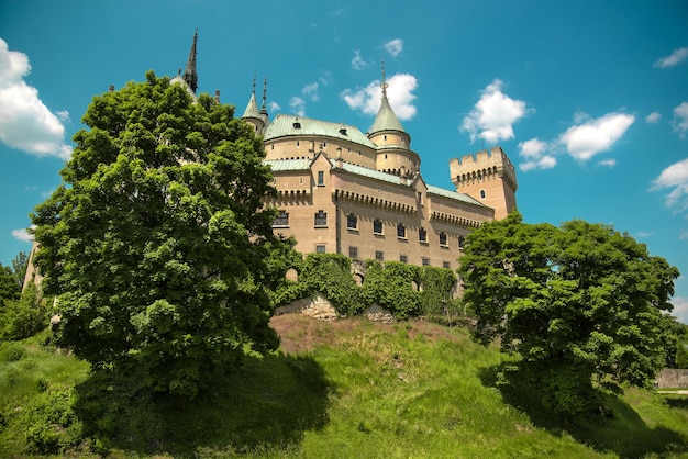 Wunderschönes Schloss wie im Märchen. Slowakische Kultur. Schloss Bojnice.