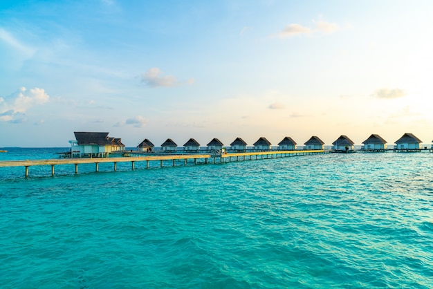 Wunderschönes tropisches Hotelresort am Meer