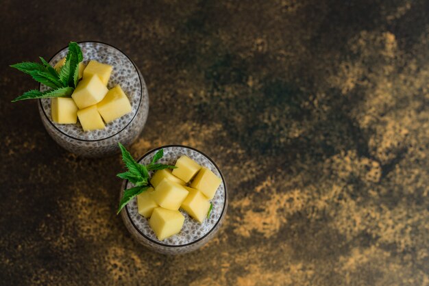 Wunderschönes und leckeres Dessert mit Mango