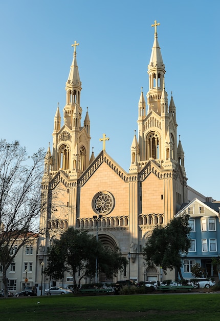 Wundervolle Architektur der Heiligen Peter und Paul Church San Francisco