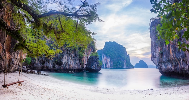 Foto wundervoller strand des andaman meeres in krabi