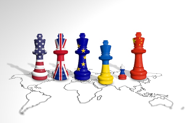 Xadrez feito dos EUA Reino Unido UE Ucrânia Rússia e bandeiras da China num mapa mundial