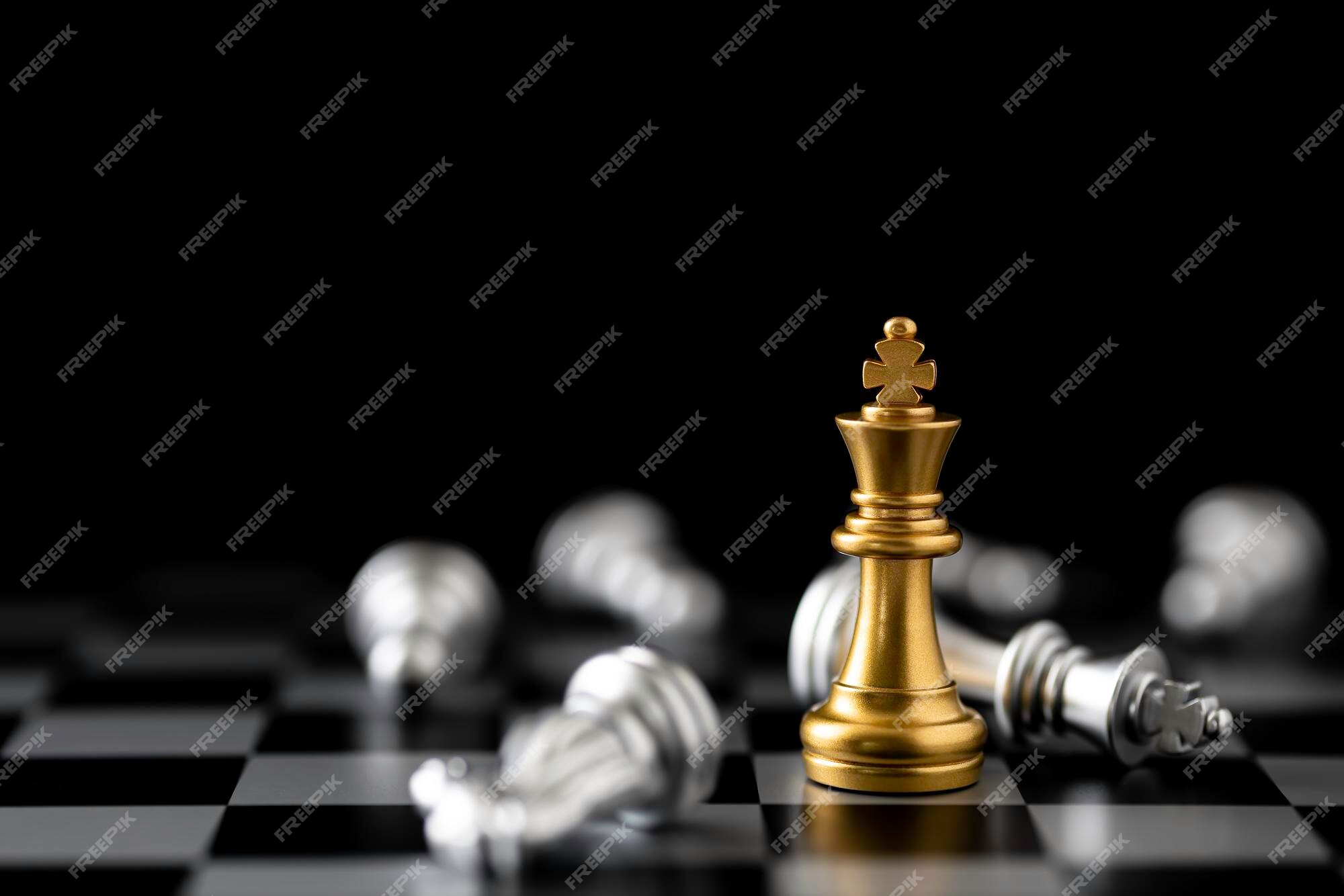 O Xadrez Do Rei Dourado É A Última Posição No Tabuleiro De Xadrez, Conceito  De Liderança Empresarial Bem-sucedida Foto Royalty Free, Gravuras, Imagens  e Banco de fotografias. Image 158154981