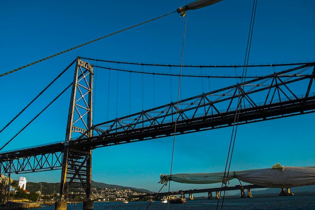 XASunset na ponte Hercílio Luz em Florianópolis