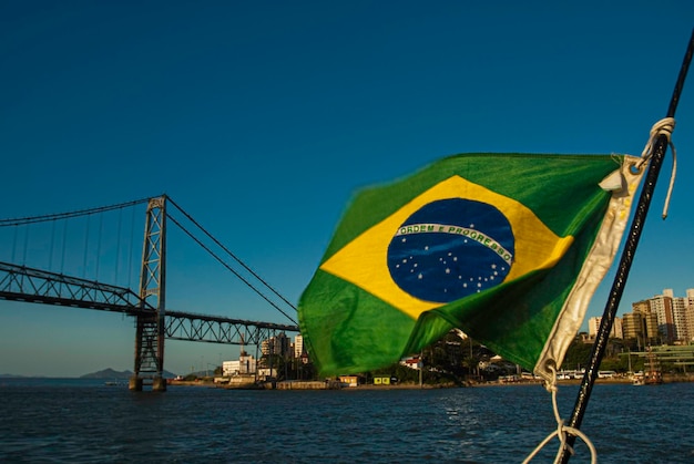 XASunset en el puente Hercilio Luz en Florianópolis