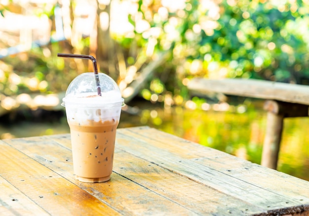 Xícara de café com leite gelado