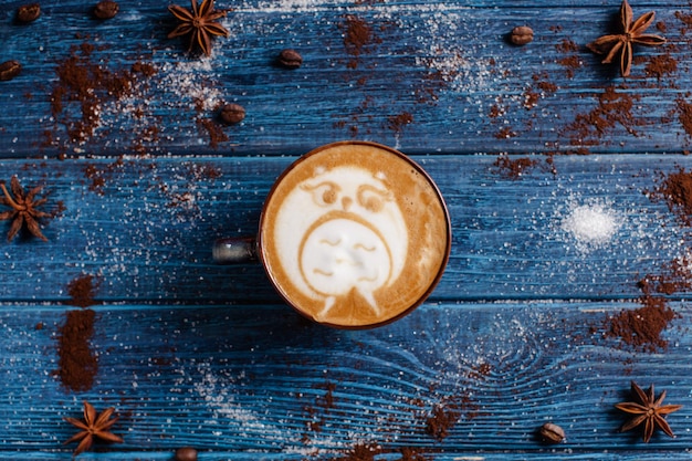 Xícara de café com muita bela arte latte.