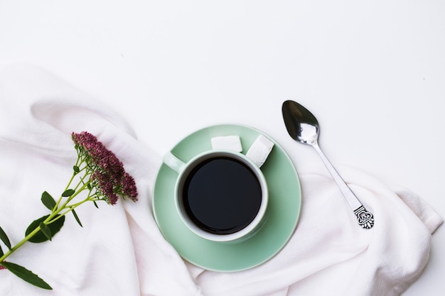 Xícara de café, copos em branco