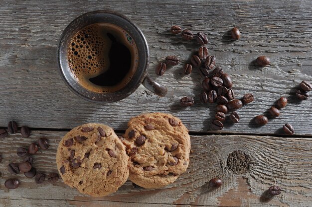 Xícara de café e biscoitos