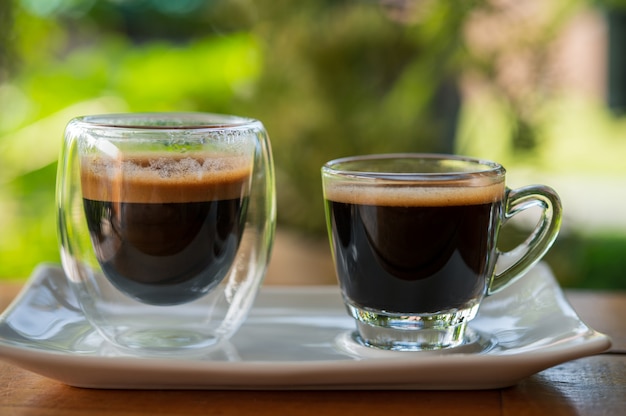 Xícara de café expresso em cima da mesa