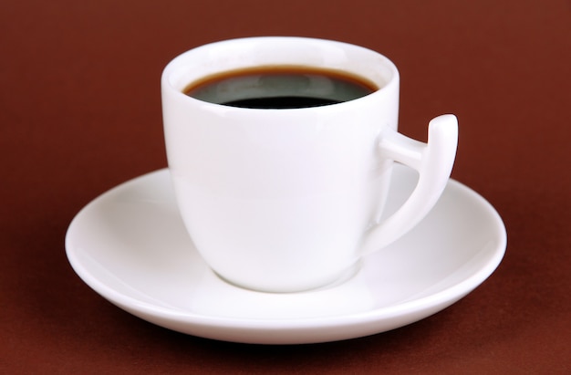 Foto xícara de café forte no marrom
