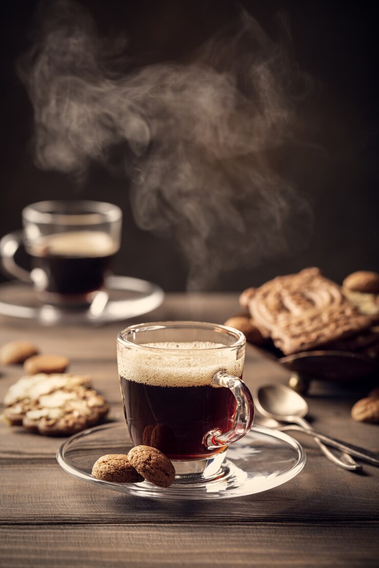 Foto xícara de café fumegante
