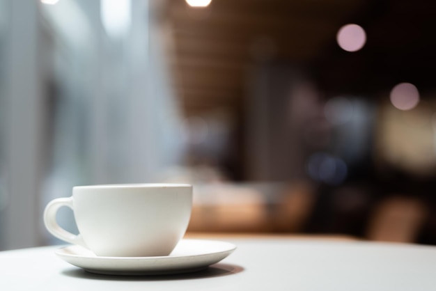 Xícara de café na mesa com espaço de cópia