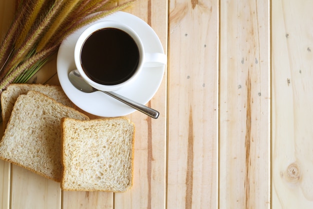 Xícara de café na mesa de manhã