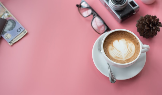 Xícara de café no conceito de viagens