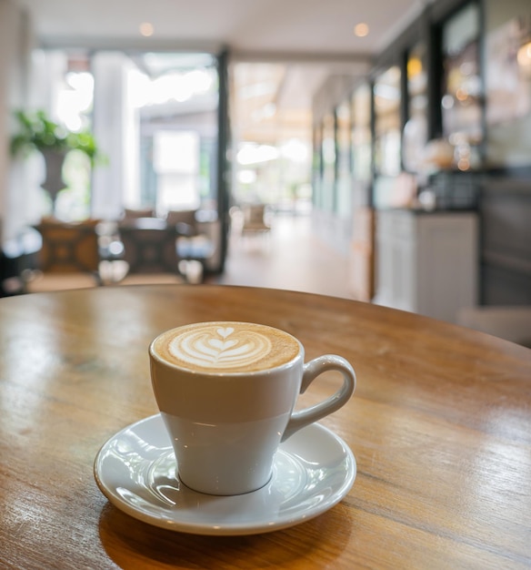 Xícara de café quente latte art