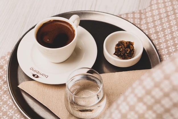 Xícara de café turco na mesa